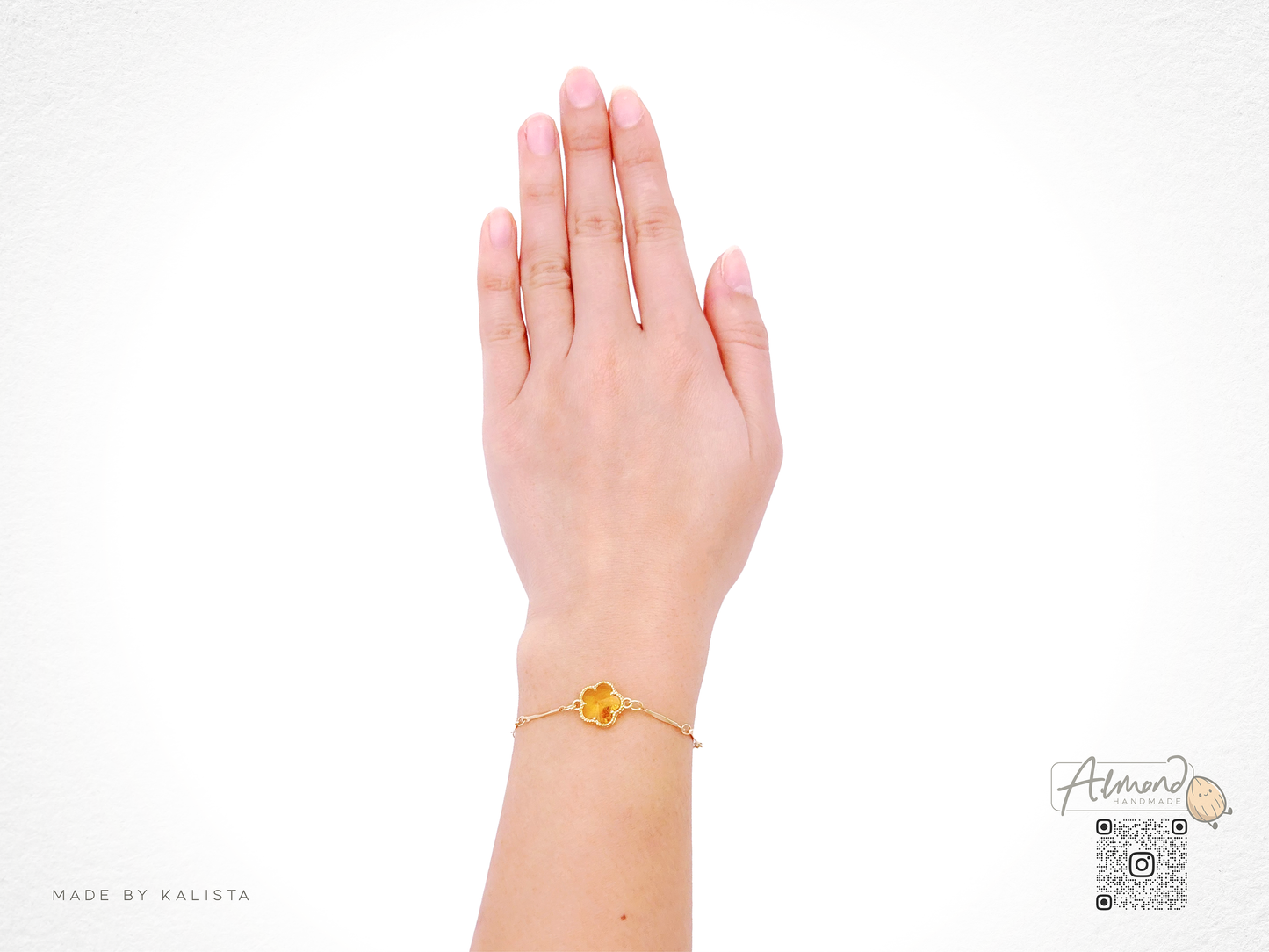 Lucky Charm Five-Petaled Flower Motif Bracelet