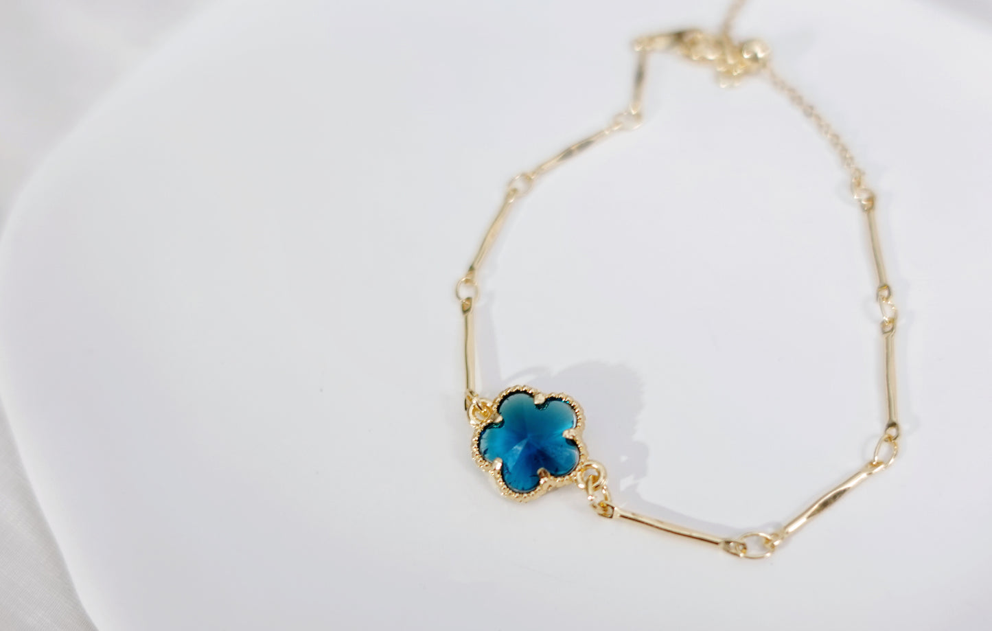 Lucky Charm Five-Petaled Flower Motif Bracelet