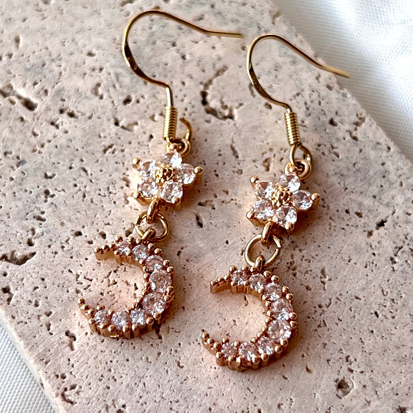 Handmade Earrings/Vintage-Style Zircon Earrings/14k Gold Shape Vintage Mesh/Gold Necklace Stainless Steel Waterproof Anti tarnish Gold Jewelry/good luck gifts/gift for her/Microset/Zircon Gemstones/Diamond Earrings/ Heart Jewelry/ Princess Collection/ Anniversary Gift
