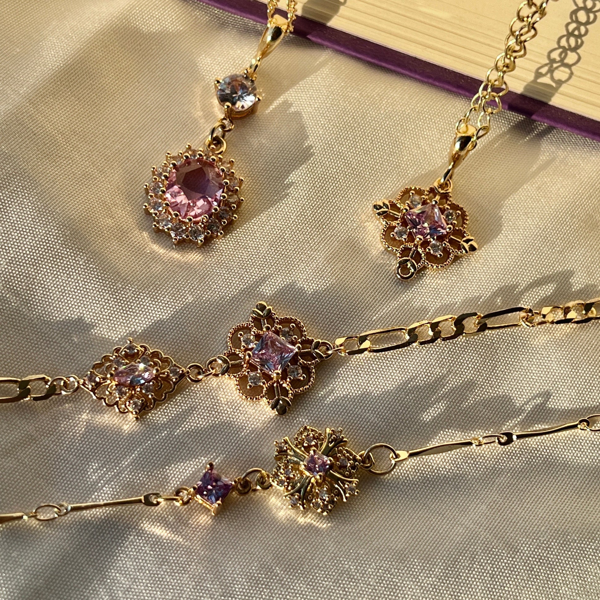 Handmade Bracelet/Vintage-Style Zircon Bracelet/14k Gold Shape Vintage Mesh Bracelet/Gold Bracelet Stainless Steel Waterproof Anti tarnish Gold Jewelry/good luck gifts/gift for her/Microset/Diamond Bracelet/ Heart Jewelry/ Princess Collection/ Anniversary Gift