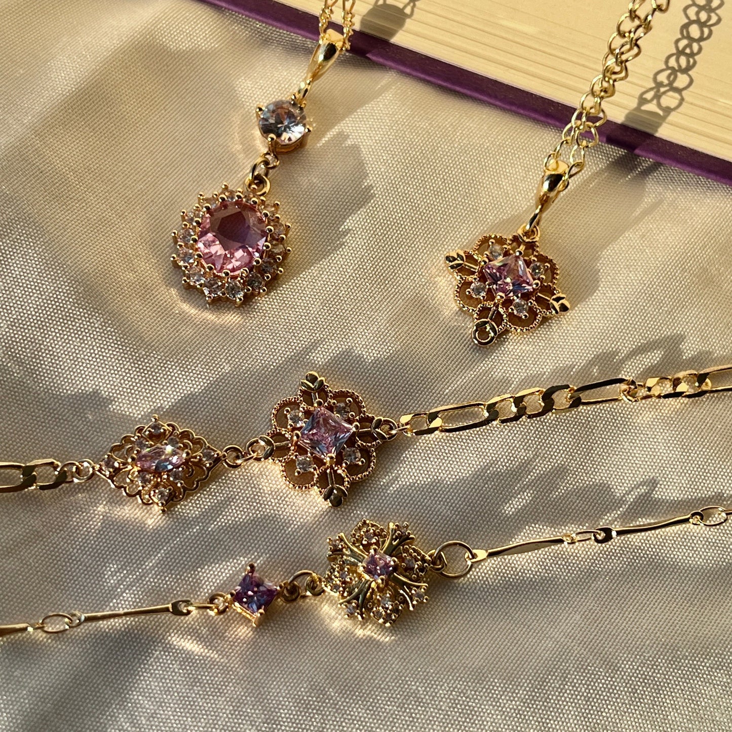 Handmade Necklace/Vintage-Style Zircon Necklace/14k Gold Shape Vintage Mesh/Gold Necklace Stainless Steel Waterproof Anti tarnish Gold Jewelry/good luck gifts/gift for her/Microset/Zircon Gemstones/Diamond Necklace/ Heart Jewelry/ Princess Collection/ Anniversary Gift