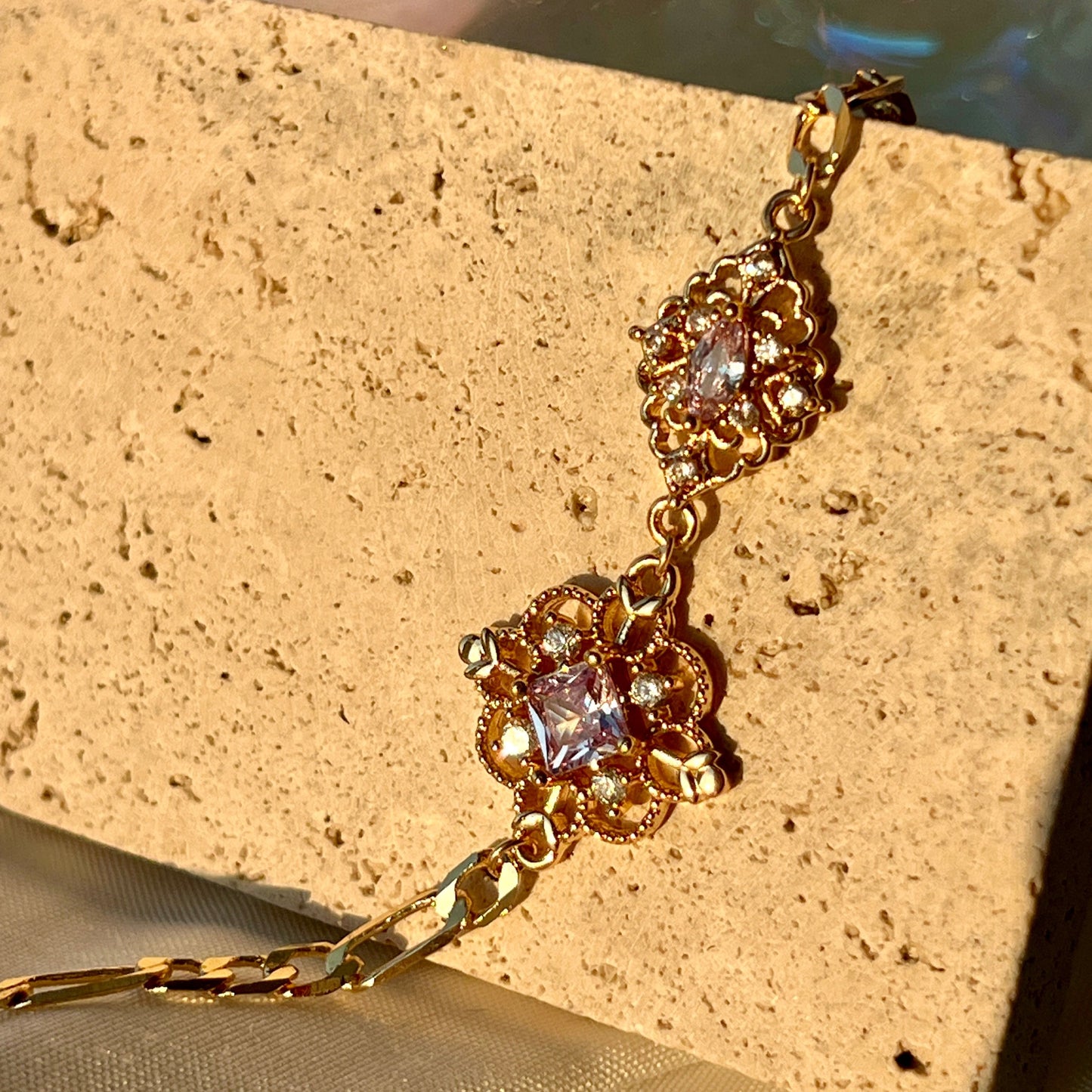 Handmade Bracelet/Vintage-Style Zircon Bracelet/14k Gold Shape Vintage Mesh Bracelet/Gold Bracelet Stainless Steel Waterproof Anti tarnish Gold Jewelry/good luck gifts/gift for her/Microset/Diamond  Bracelet/ Heart Jewelry/ Princess Collection/ Anniversary Gift