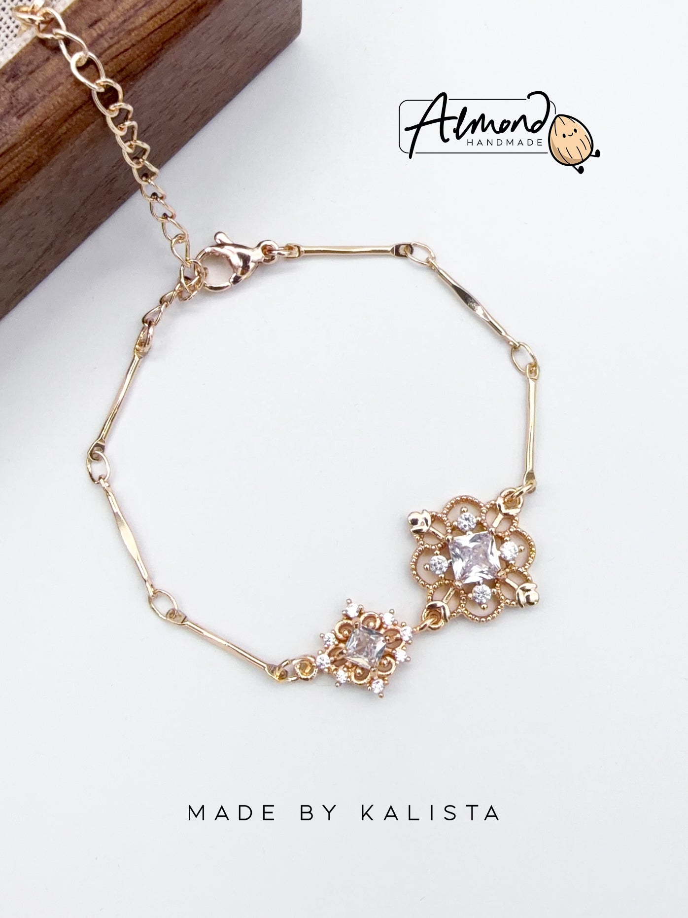 Antique Floral Motif Bracelet in 14K Gold with Clear Zircon