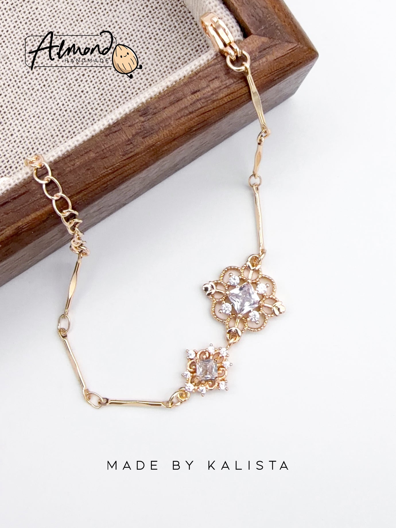 Antique Floral Motif Bracelet in 14K Gold with Clear Zircon