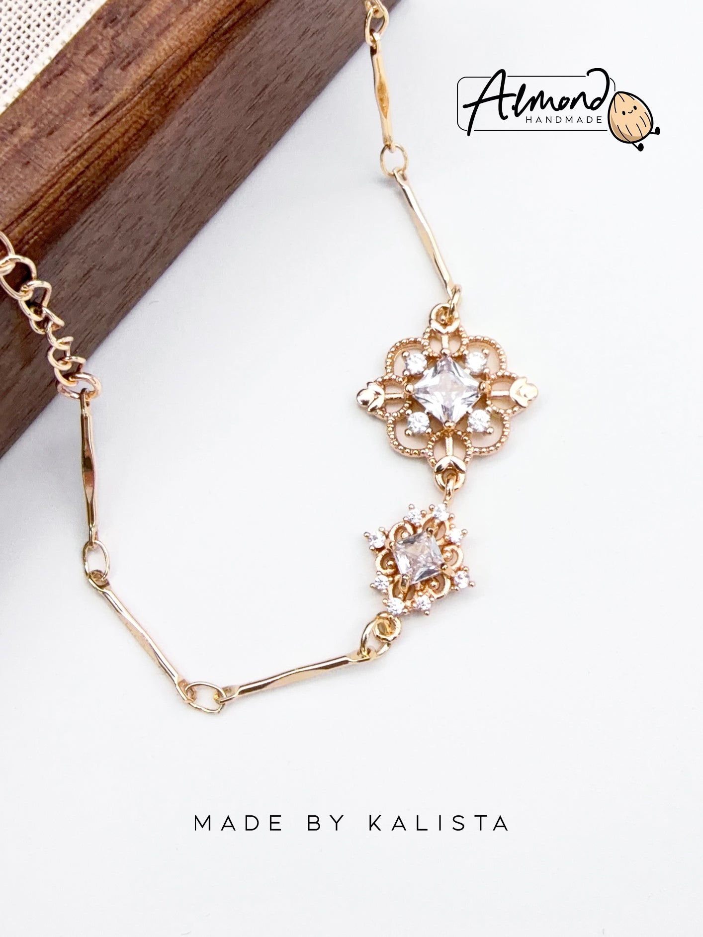 Antique Floral Motif Bracelet in 14K Gold with Clear Zircon