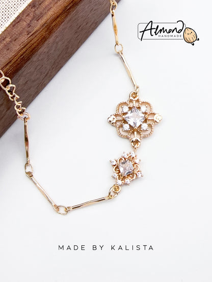 Antique Floral Motif Bracelet in 14K Gold with Clear Zircon